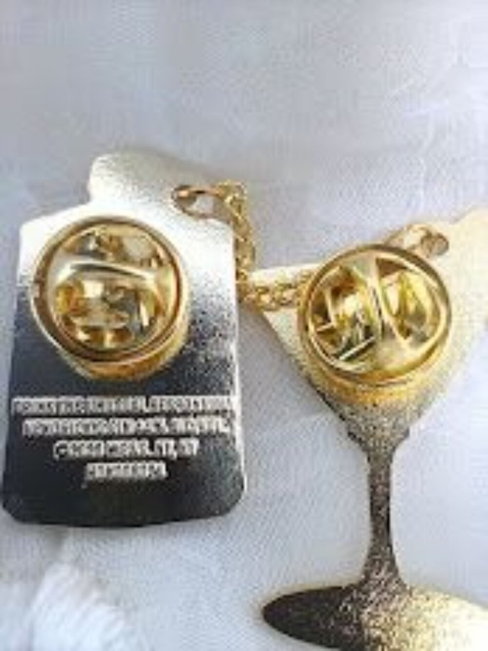 Hendricks Gin Martini Enamel Pin Set With Gold Tone Chain Cocktail & Bottle - Picture 5 of 5